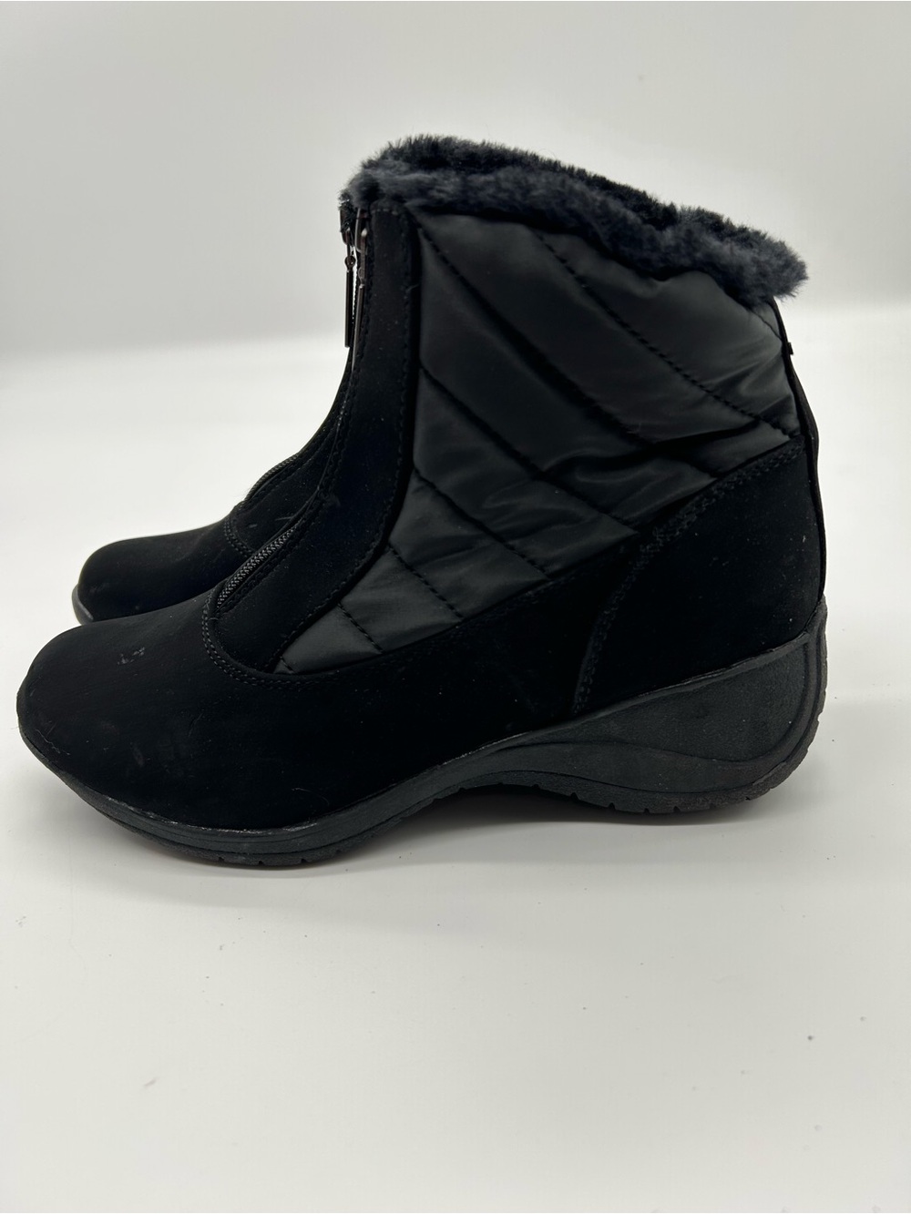 G.H. Bass &CompanyWomen’s Black Quilted Winter Ankle Boots size 6.5